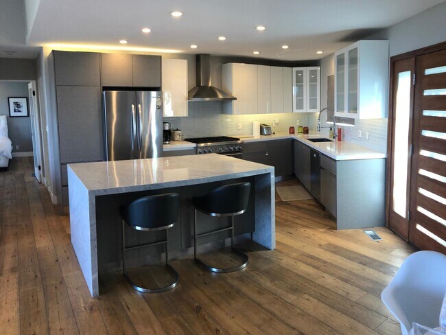 Foto del edificio - 7113 Woodrow Wilson Dr