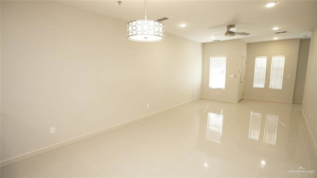 Building Photo - 1506 S Bilbao St