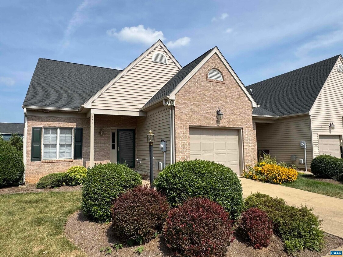 Primary Photo - 121 Bryant Dr