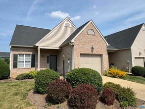 Building Photo - 121 Bryant Dr