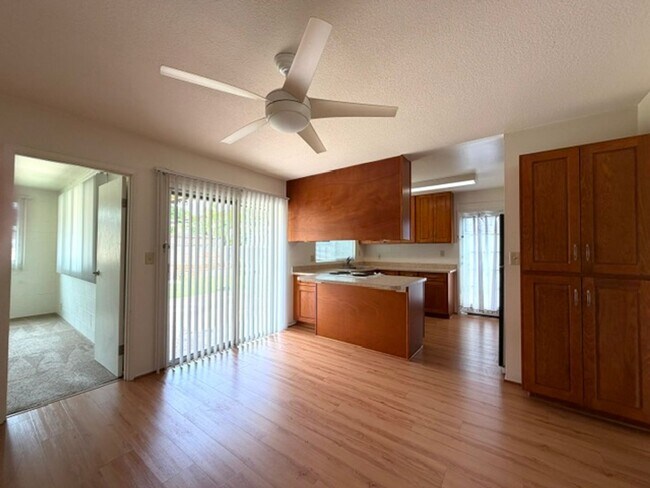 Foto del edificio - 3 Bedroom, 2 Bathroom with Carport