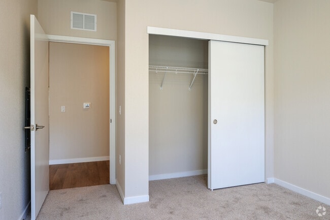 2BR, 2BA - - Holly38