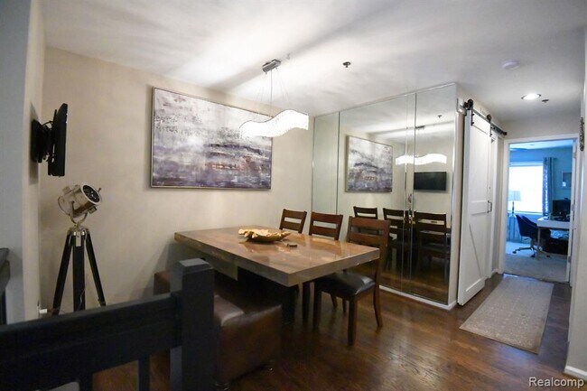 Foto del edificio - 22173 W Village Dr