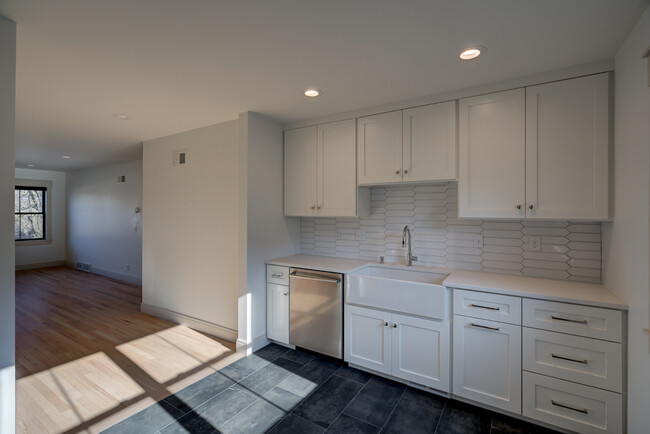 Building Photo - 401 Presidential Ln