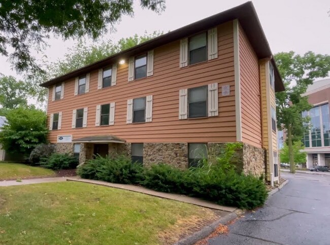 Building Photo - 515 W Stadium Ave