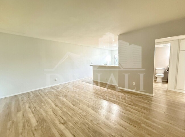 Building Photo - 749 E Montebello Ave