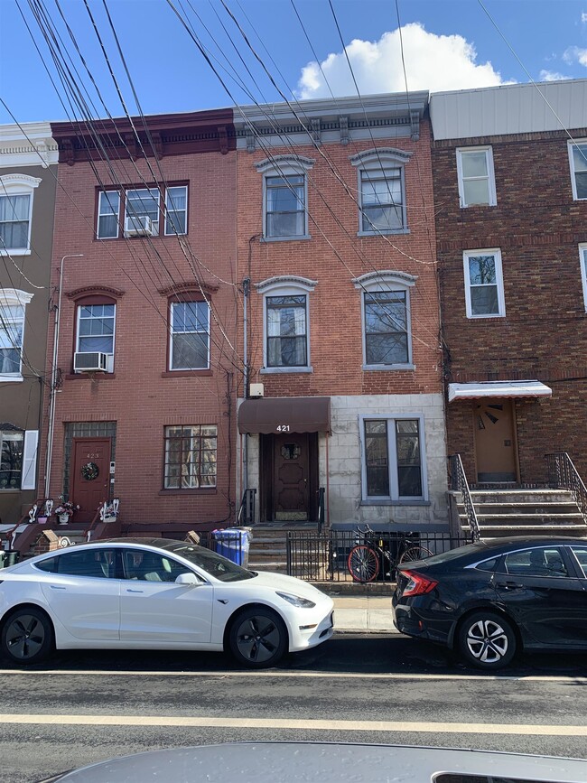 Building Photo - 421 Garden St
