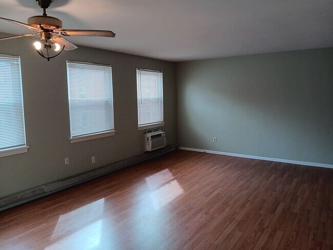 Foto del edificio - 13781 Cedar Rd