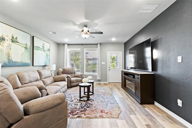 Building Photo - 127 Winged Elm Ct