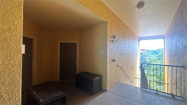 Foto del edificio - 6159 Metrowest Blvd