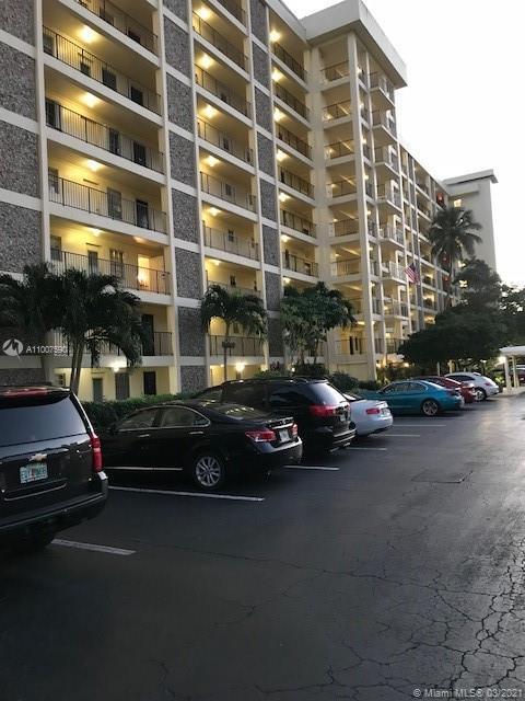 Primary Photo - 3200 N Palm Aire Dr