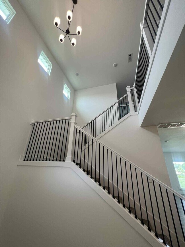 Building Photo - BEAUTIFUL LUXRY NEW BUILD: 5 BEDROOM / 3.5...
