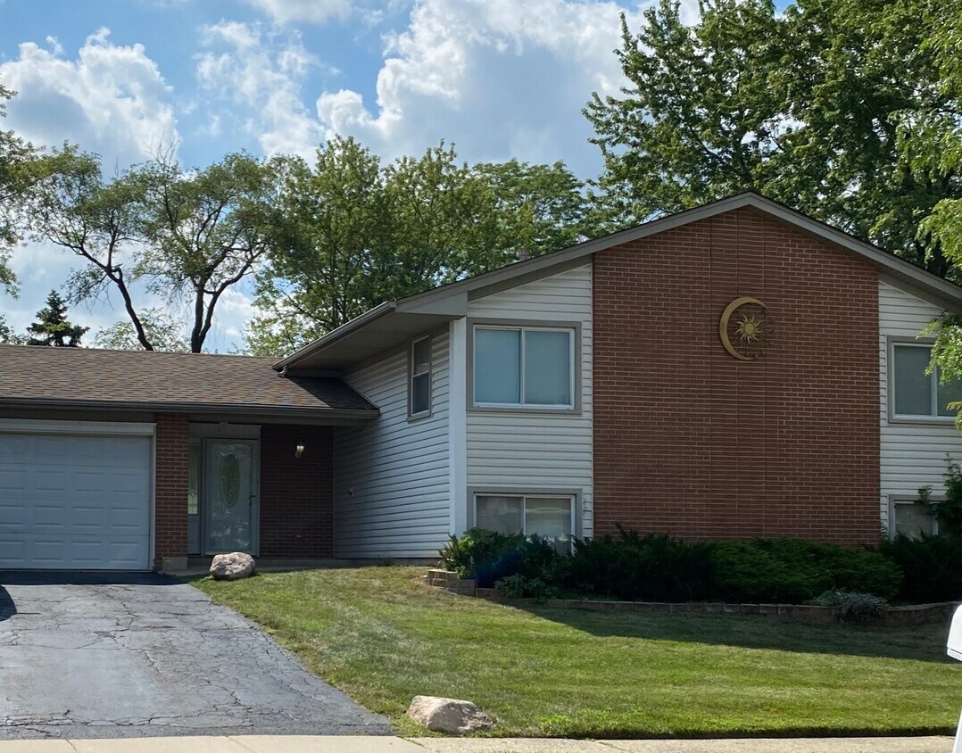 1476 Meegan Way, Elk Grove Village, IL 60007 House for Rent in Elk