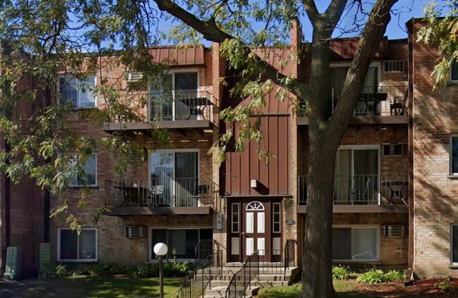 Building Photo - 345 W Hawthorne Cir