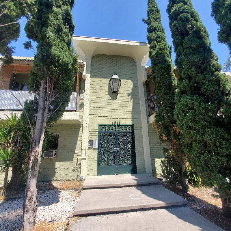 Primary Photo - 1826 N Wilton Pl