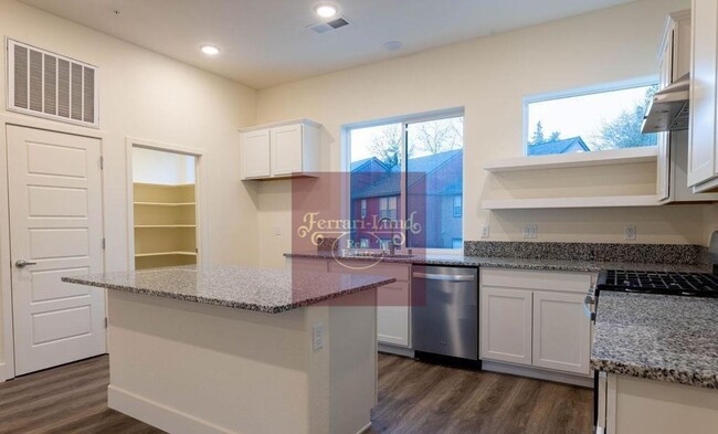 Foto del edificio - Beautiful Townhome by the Truckee River- K...