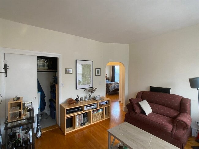 Foto del edificio - 590 Centre St