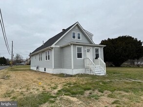 Building Photo - 113 N Hook Rd