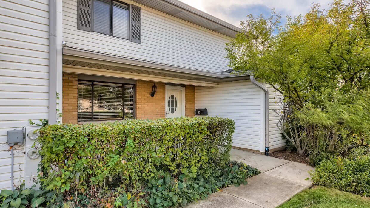 136 Nauset Ln Unit 136, Schaumburg, IL 60194 Room for Rent in