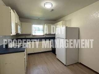Building Photo - 3120 N Applewood Dr