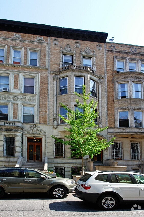 Building Photo - 329 W 88th St