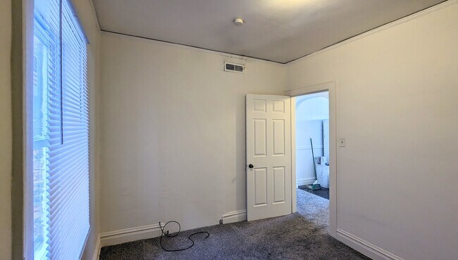 Foto del edificio - 825 W Jefferson St