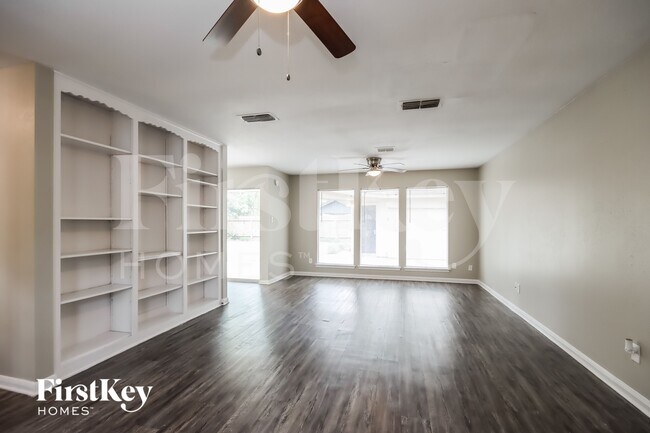 Foto del edificio - 7206 Foxmar Ln