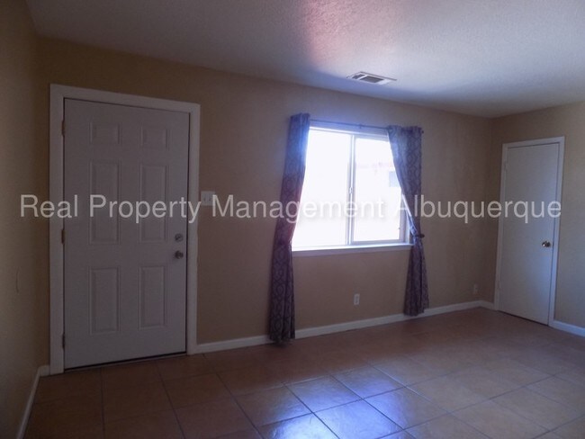 Foto del edificio - 3200 Comanche Rd NE