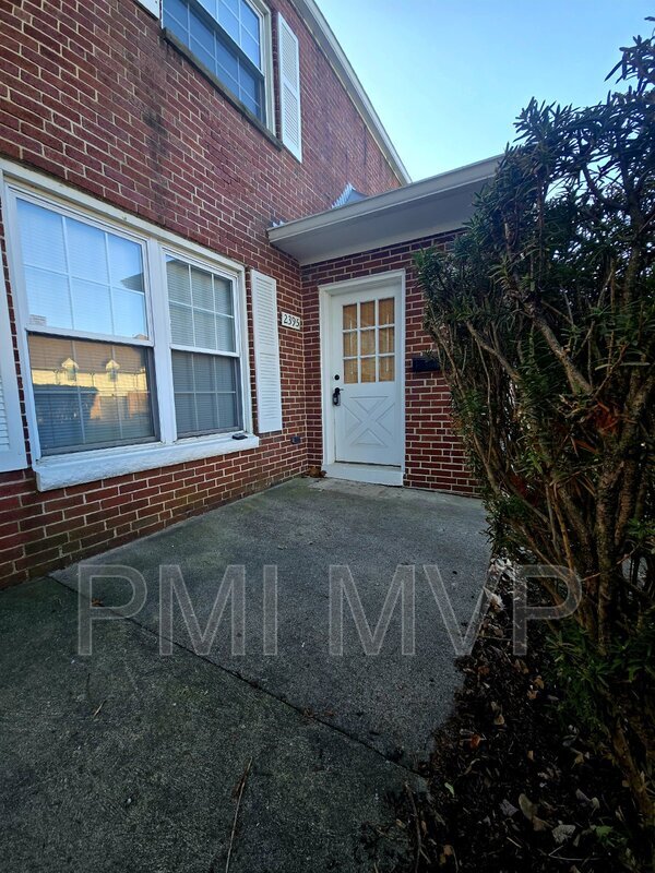 Foto del edificio - 2395 Dover Rd