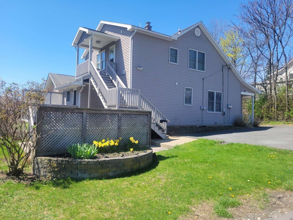 Primary Photo - 1034 Birch St