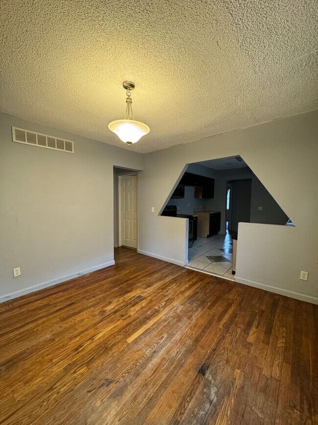 Foto del edificio - Coming Soon: 3 Bedroom Home Near Zoo & Parks!