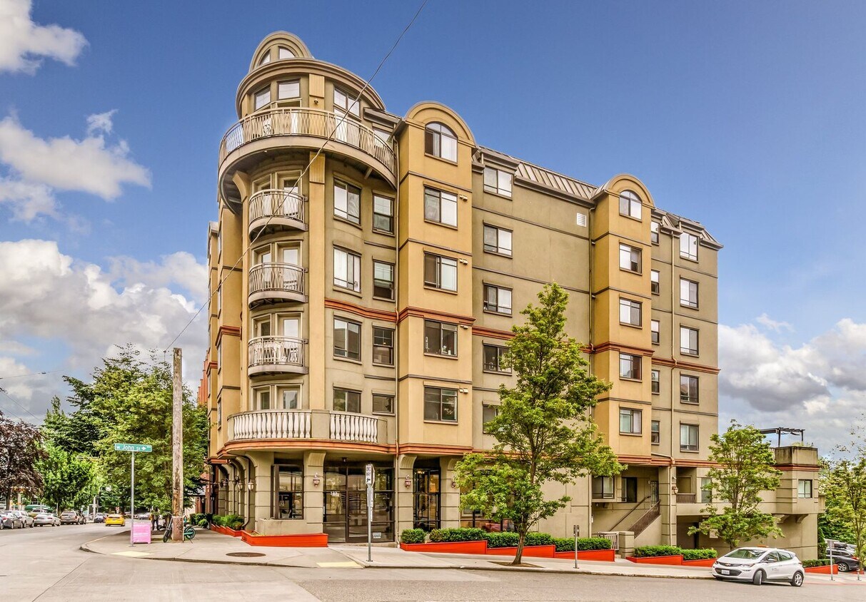 Primary Photo - Uptown 2 bedroom 1 bath with garage parkin...