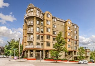 Building Photo - 133 Queen Anne Ave N