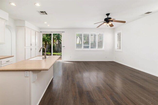 Building Photo - 6081 Paseo Monona