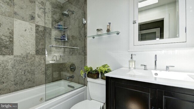 Foto del edificio - 924 W St NW