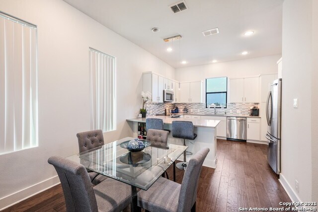 Foto del edificio - 303 W Cypress St