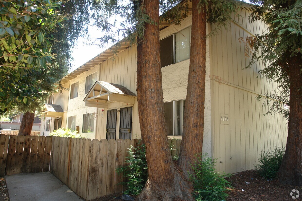 Primary Photo - 1172 Mesa Dr