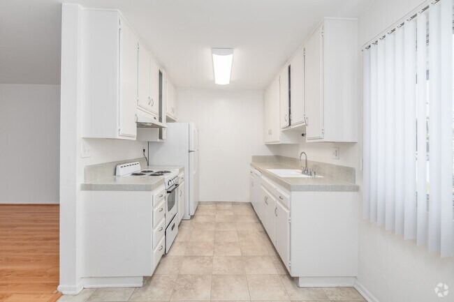 2 habitaciones, 2 baños - 1000 pies cuadrados - Cocina - 8722 Delgany Ave