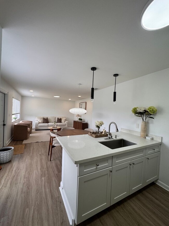 Building Photo - 1ST Floor FULLy Renovated * Garage Parking...