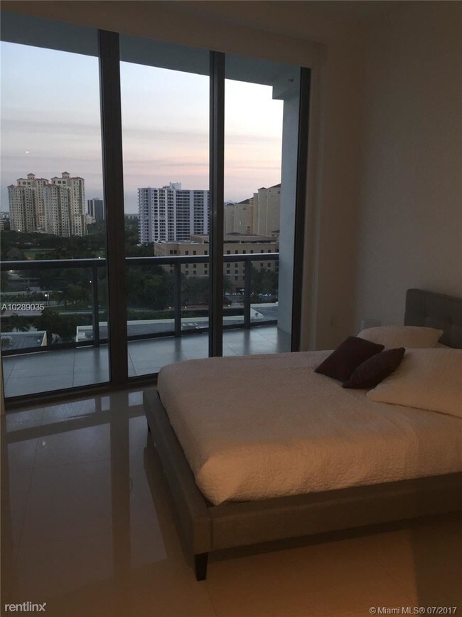Foto del edificio - 3250 NE 188th St