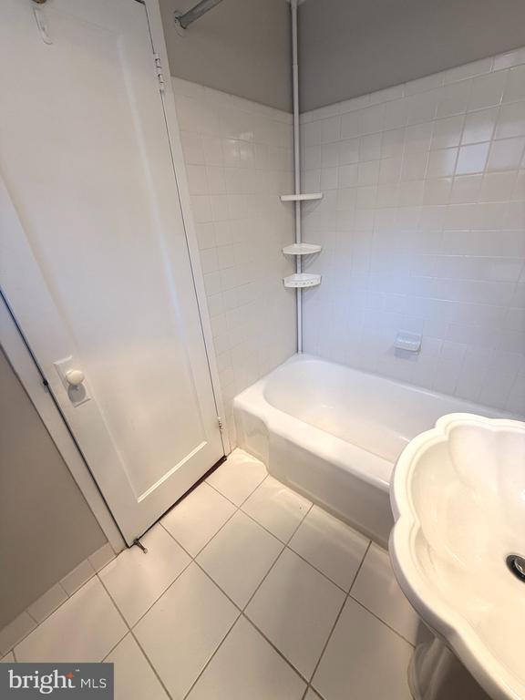 Building Photo - 3254 Valley Dr