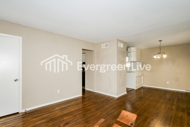 Building Photo - 2136 Pamela Dr