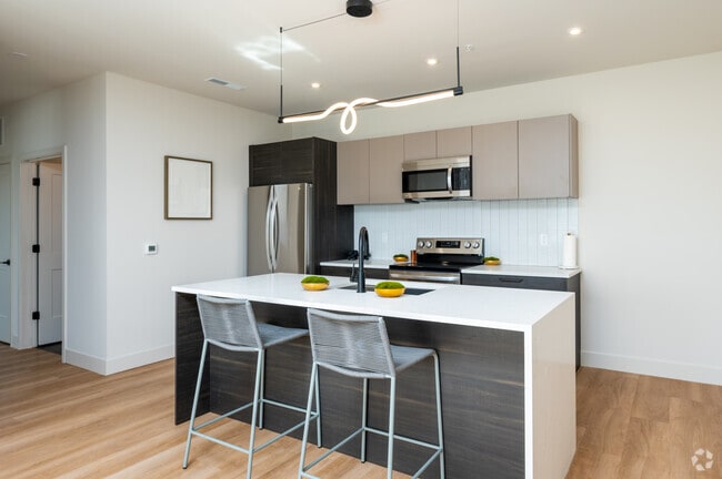 2BR, 2BA - 1,191SF - Kitchen - The Vibe on Paramount Apartments