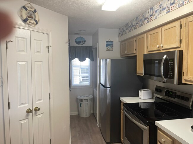 Building Photo - 541 White River Dr