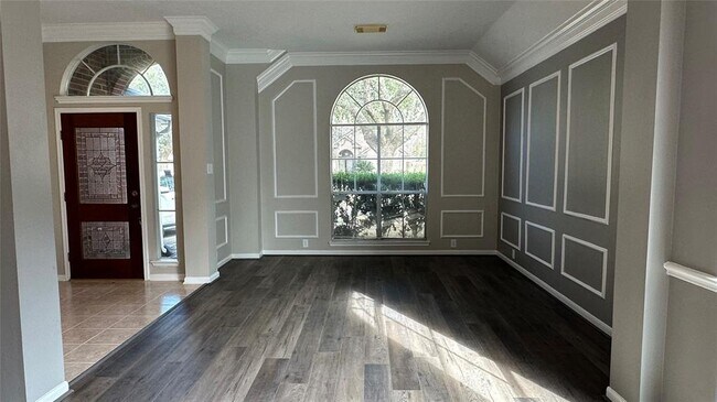 Foto del edificio - 4242 Lakeshore Forest Dr