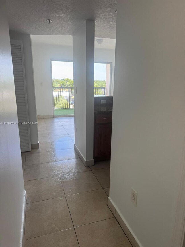 Foto del edificio - 2647 NW 25th Ave