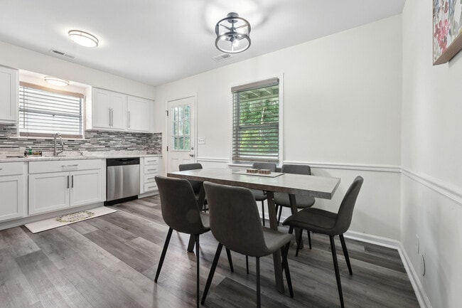 Building Photo - 214 Bridgefield Pl