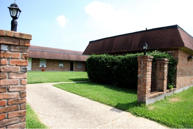 Building Photo - Kuebel Village Apartments