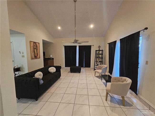 Building Photo - 3116 S Casa Linda St