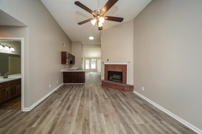Foto del edificio - 5895 Waverly Dr
